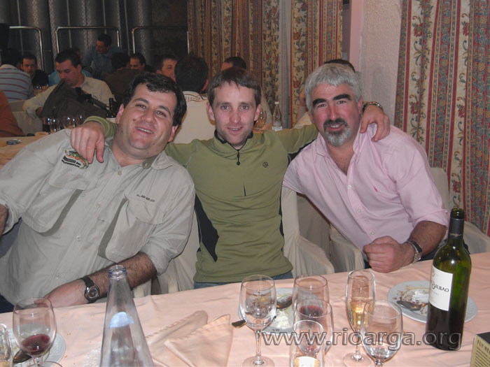 Aitor Urruzuno, Olain Irizar y Juanjo Sanz, durante la cena