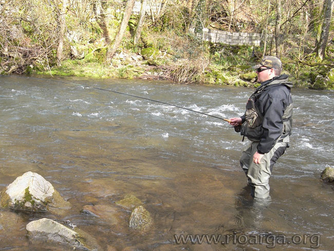 Juan Pablo Martínez de Soria pescando