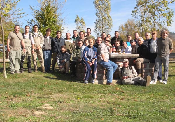 Foto de grupo de los participantes en la limpieza