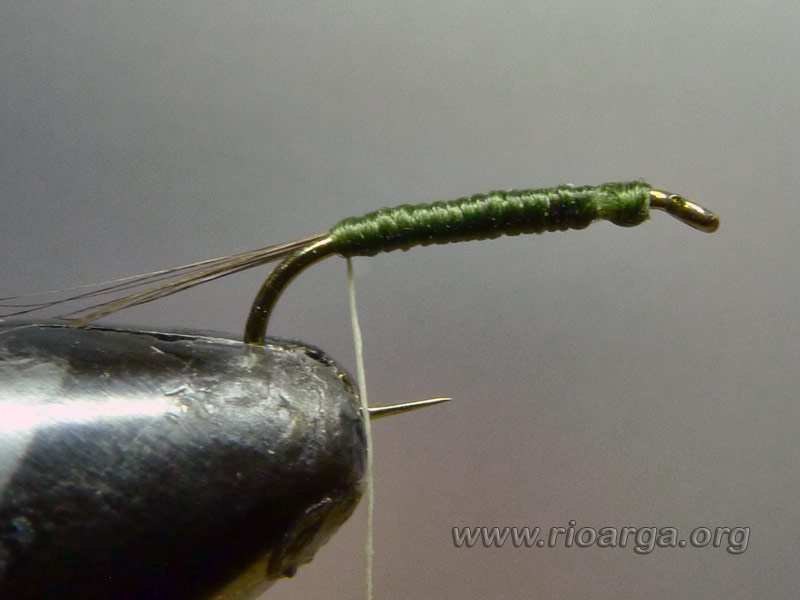 Enrrolamos la seda formando el cuerpo